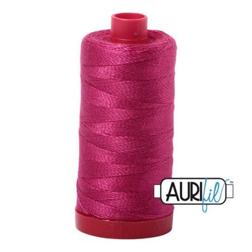 Aurifil 50  Red Plum (1100)  - Artikelnummer 2899